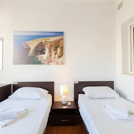 Beautiful 2br Just Off The Promenade With Seaviews By 360 Estates Apartment