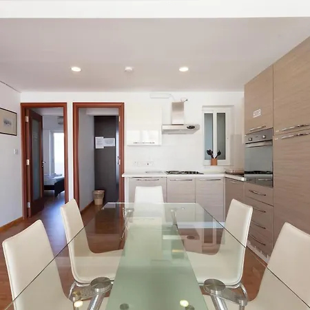 Beautiful 2br Just Off The Promenade With Seaviews By 360 Estates *