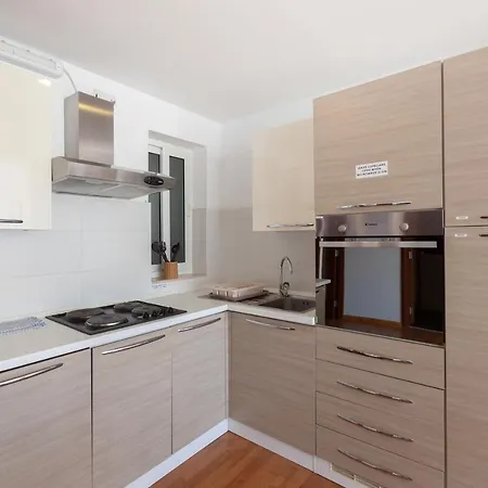 Beautiful 2br Just Off The Promenade With Seaviews By 360 Estates Apartamento