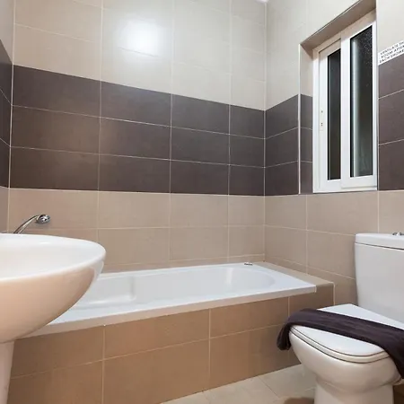 Beautiful 2br Just Off The Promenade With Seaviews By 360 Estates Apartamento